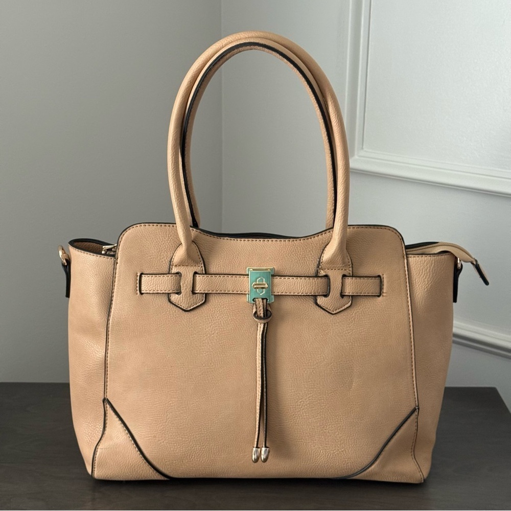 Gramercy & Grand Beautiful Elegant Tan Handbag